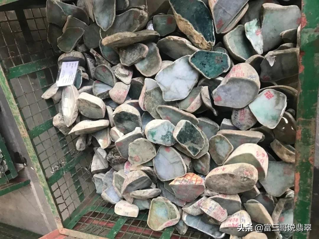 缅甸翡翠卖99,缅甸翡翠市场开放后翡翠会便宜吗