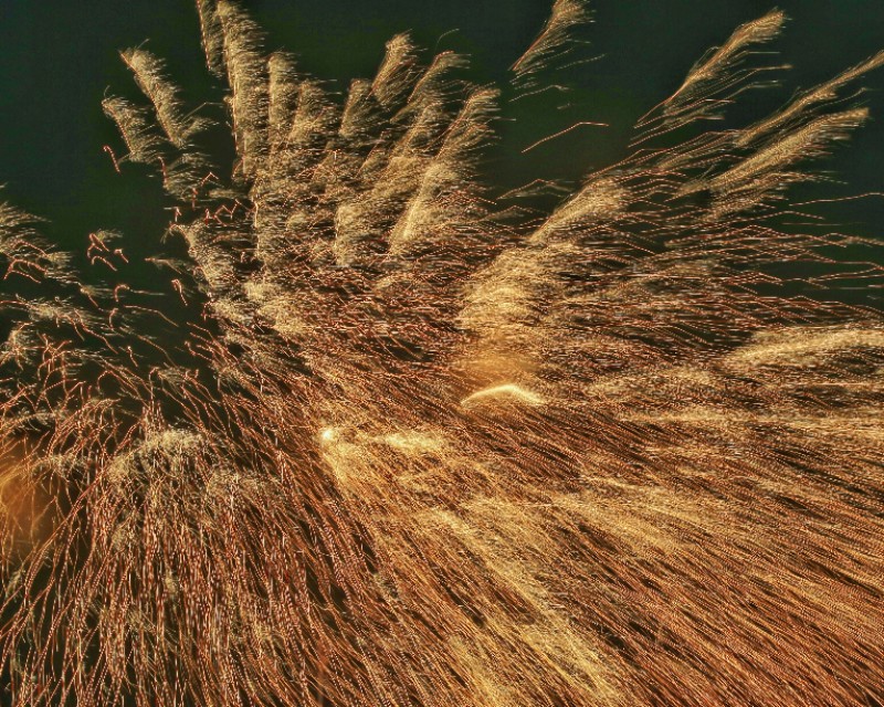 夜晚火流星,夜幕下的地坑院