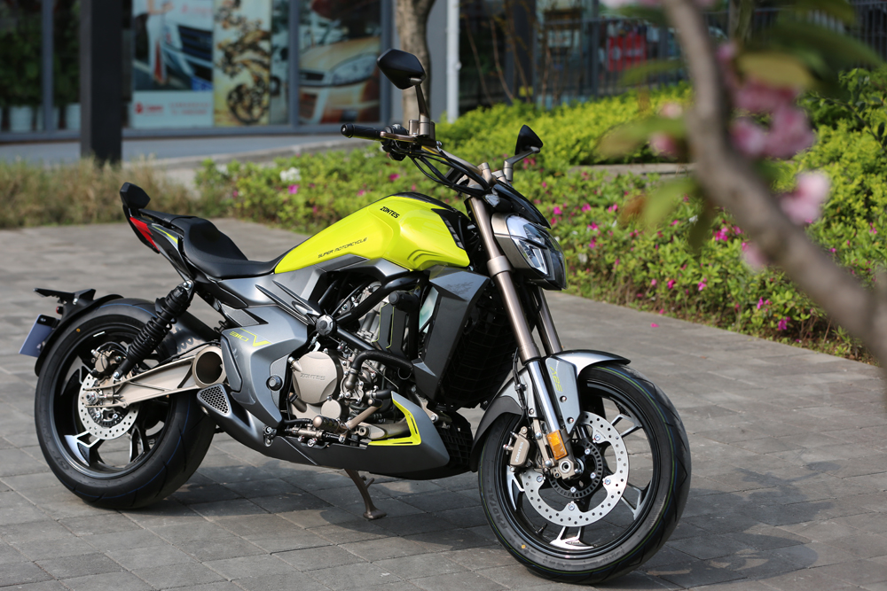 升仕310V试驾/多图：舒适好骑的运动太子车，标配ABS，全LED灯具