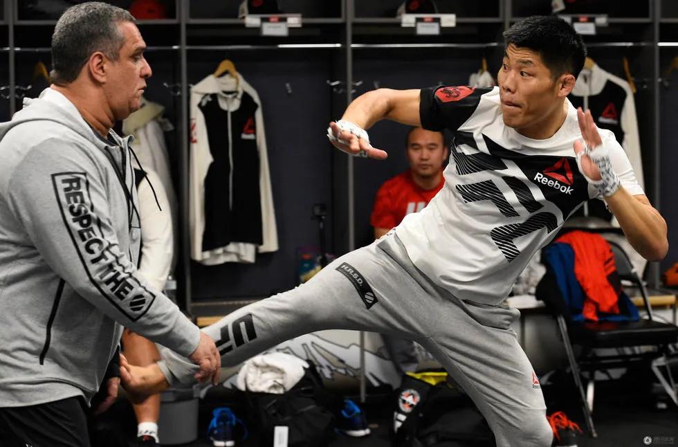 李景亮在ufc的散打动作,综合格斗ufc李景亮全场