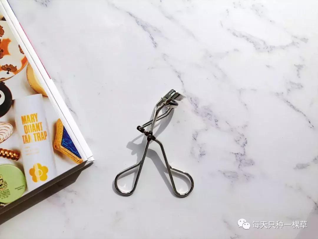 不动刀也能拥有完美五官,欧阳娜娜同款细框眼镜