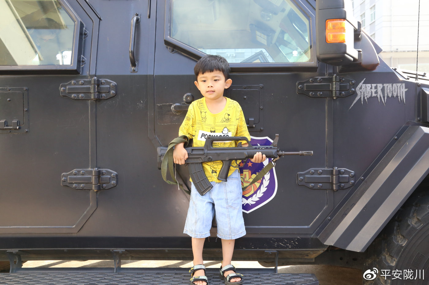 第一次走进警营过六一,迎六一进警营