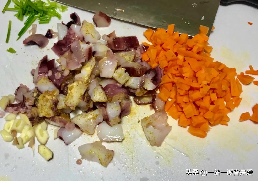 东北夜市孜然鱿鱼炒饭,孜然鱿鱼炒饭做法