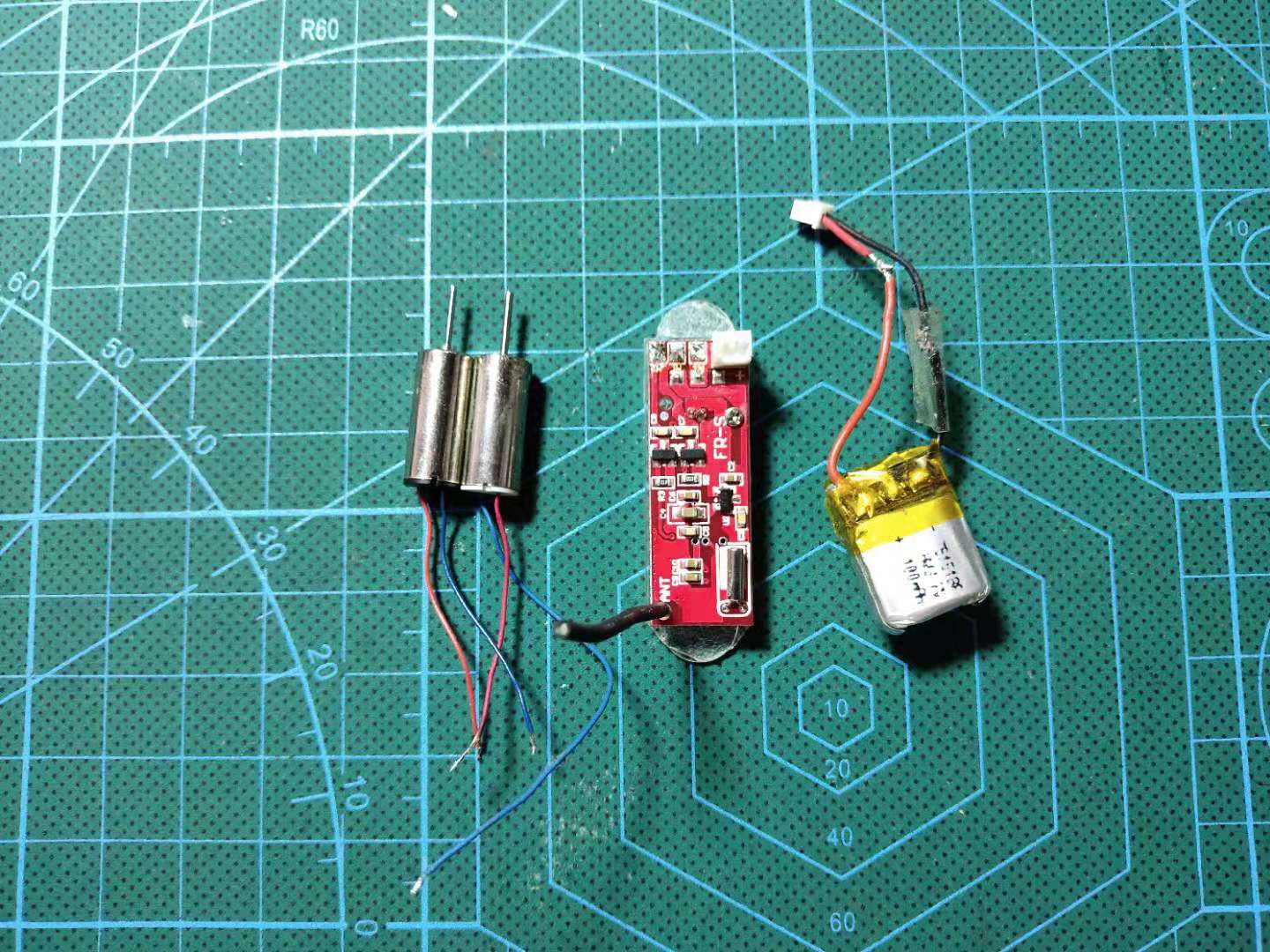 自制遥控飞机需要哪些材料,遥控飞机的遥控器自制
