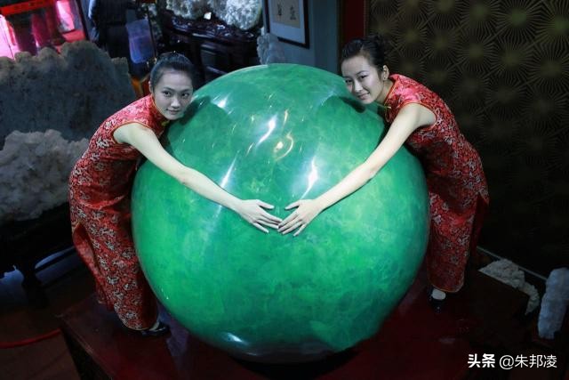 世界最大夜明珠价值26亿,世界最大夜明珠800万元起拍