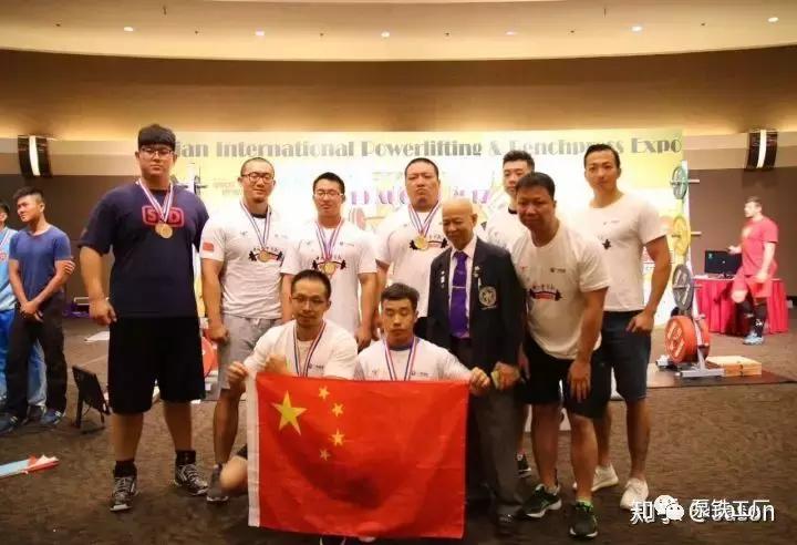 健身多久可以尝试力量举 (健身几年可以练力量举)