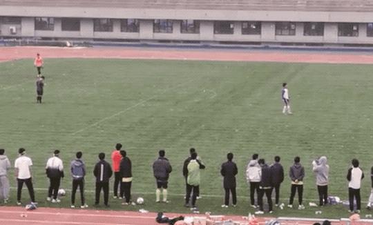 清华化工男足时隔11年再夺冠军！老博士泪洒现场激情解说大放送