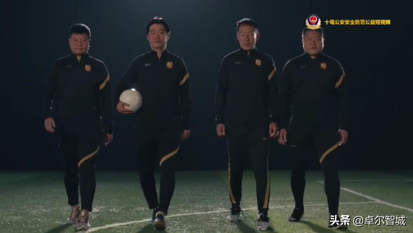 提醒你加强“防守”卓尔足球俱乐部将士为十堰安全防范公益代言