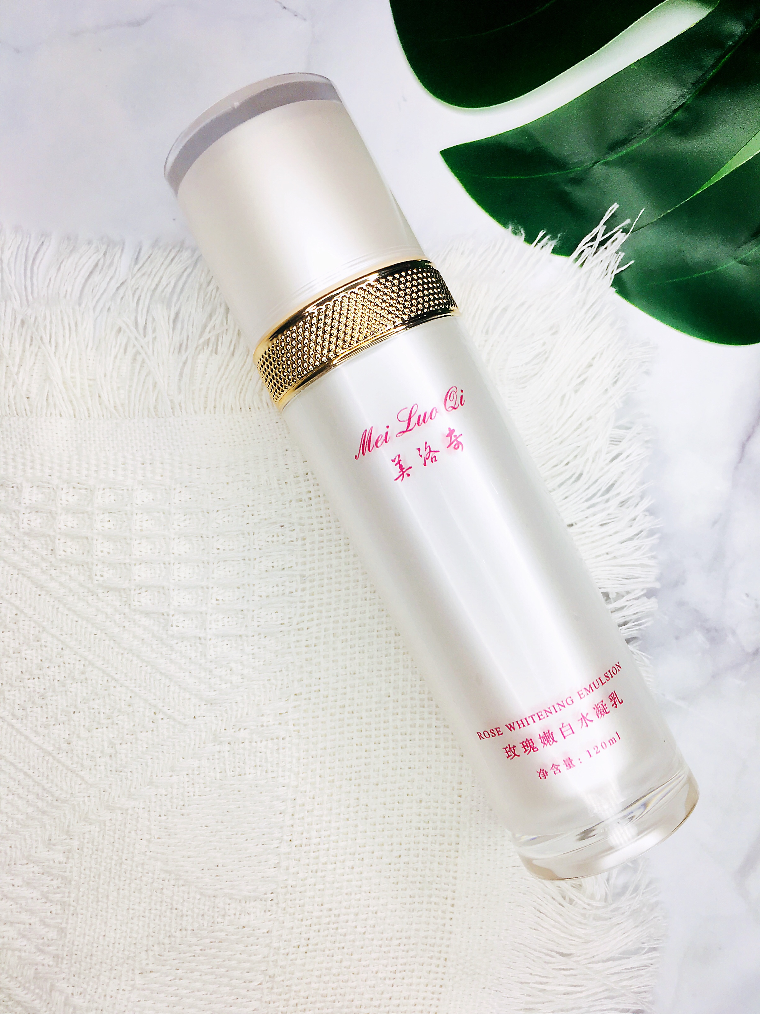 面部皮肤干燥脱皮瘙痒用什么水乳,保湿水乳推荐干皮秋冬用哪种