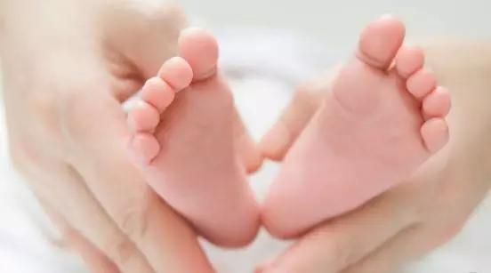 7岁小孩走路踮脚怎么纠正,一岁半宝宝踮脚走路是什么原因