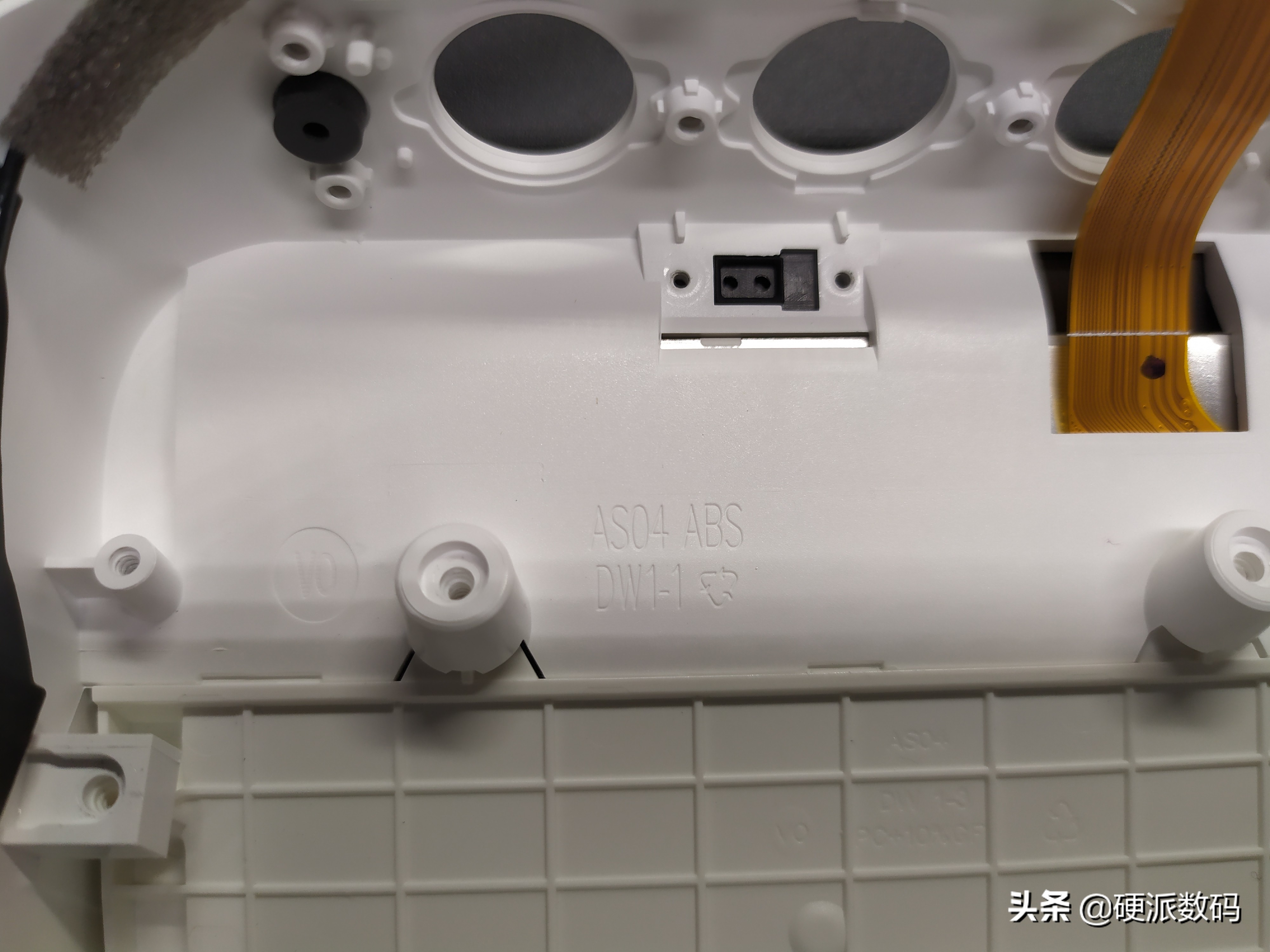 拆解小爱触屏音箱8,小米小爱触屏音箱拆机