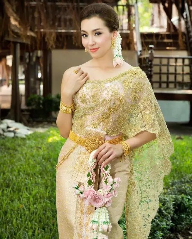 一定要试试的绝美泰国服饰,泰国女明星传统服饰