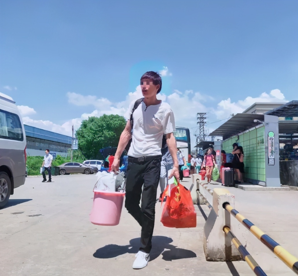 00后居然都进工厂流水线组装iPhone了