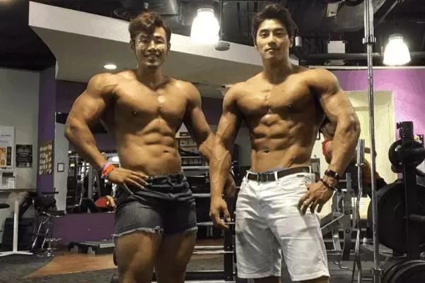 大黑牛李晨肌肉照,李晨增肌对比