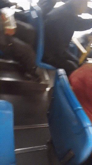 爆笑GIF：你敢出想法我就敢出人力，这就是农村的超神建筑队