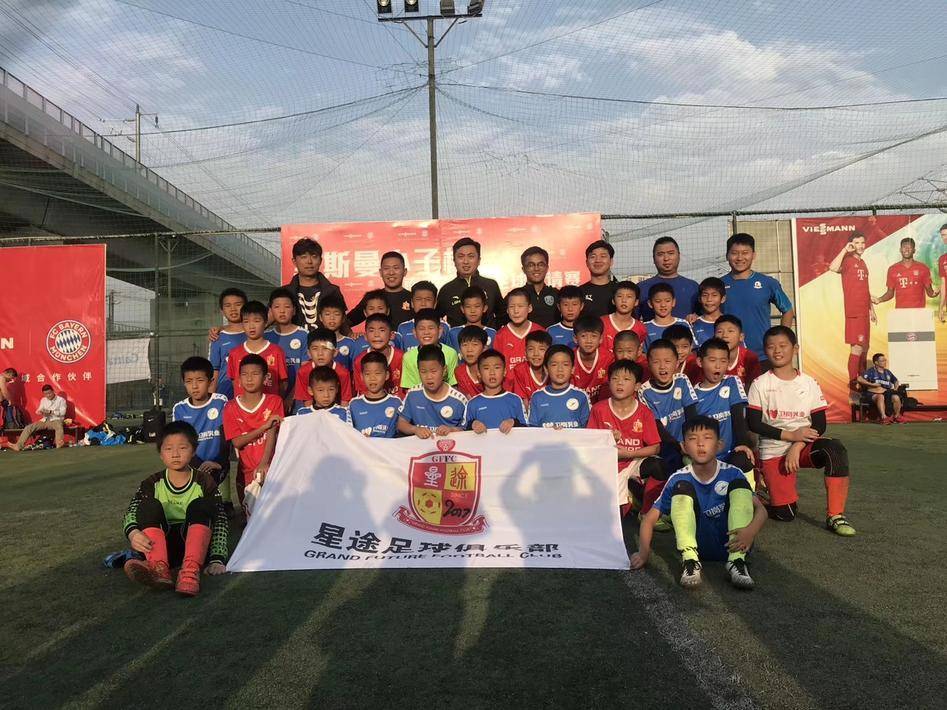 站在唐尧东身旁的他：离开建业投身青训，为河南足球造人才