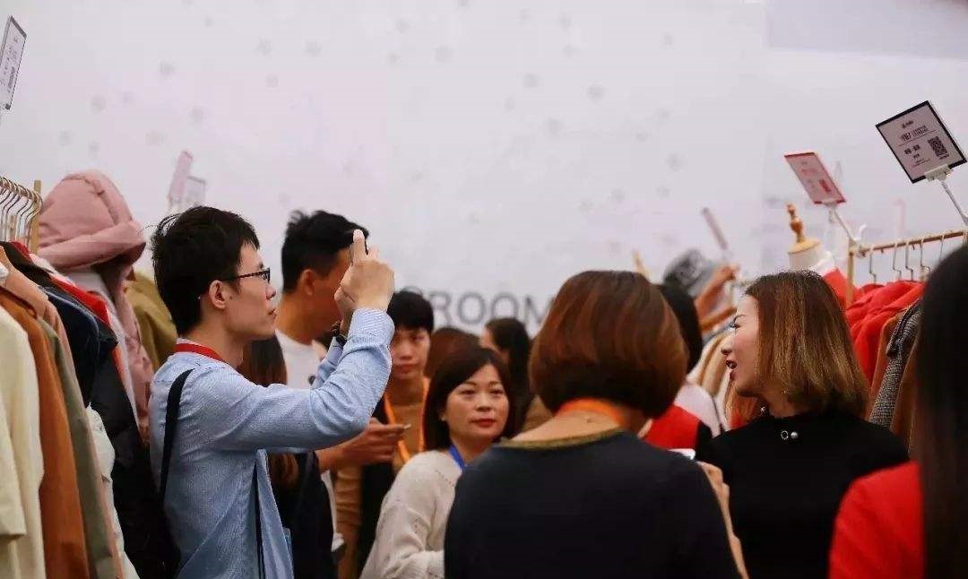 小县城开服装店一个月赚多少钱,小县城服装店一个月盈利5w有吗