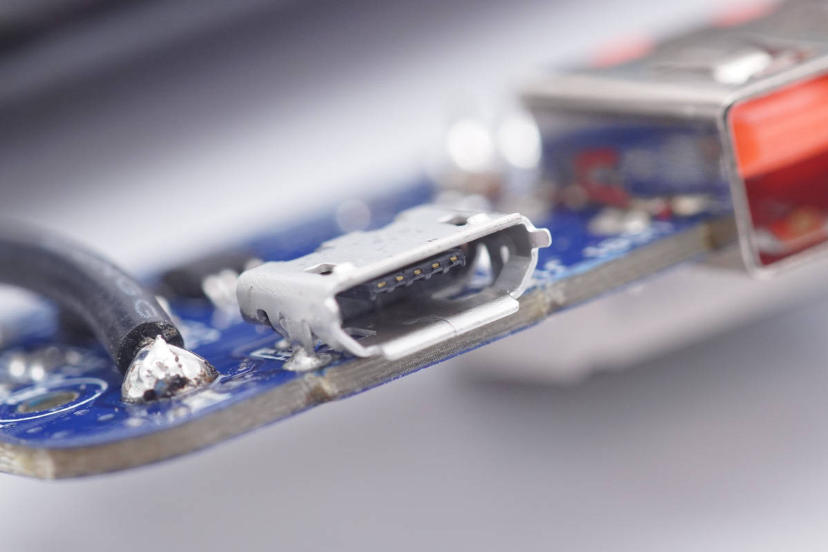 昂达充电宝三线合一快充,支持iphone20w快充充电宝