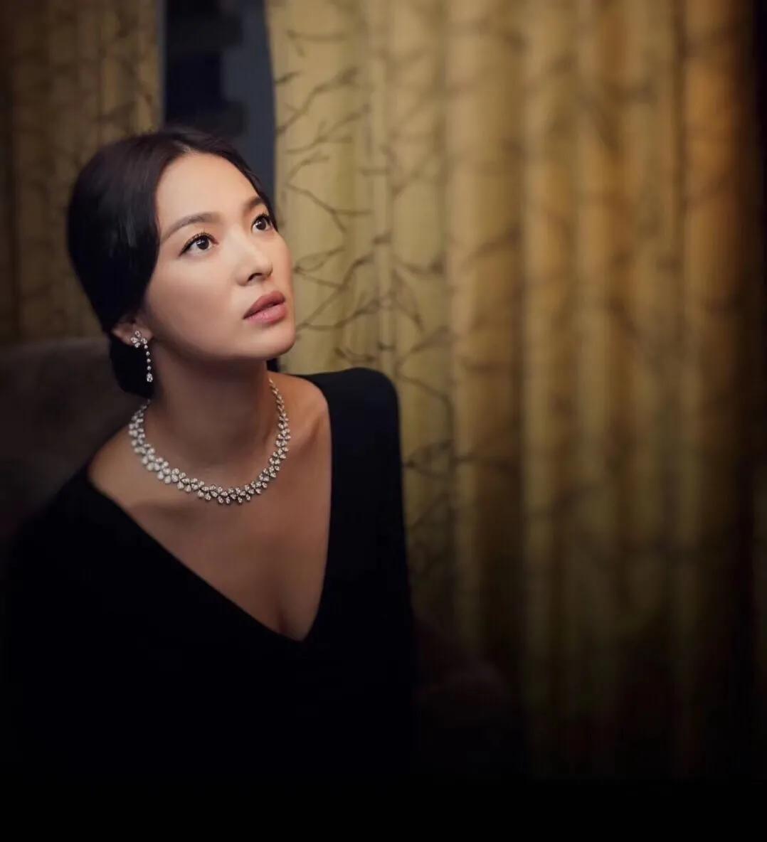 项链怎么戴最潮,项链戴多几条怎么搭配