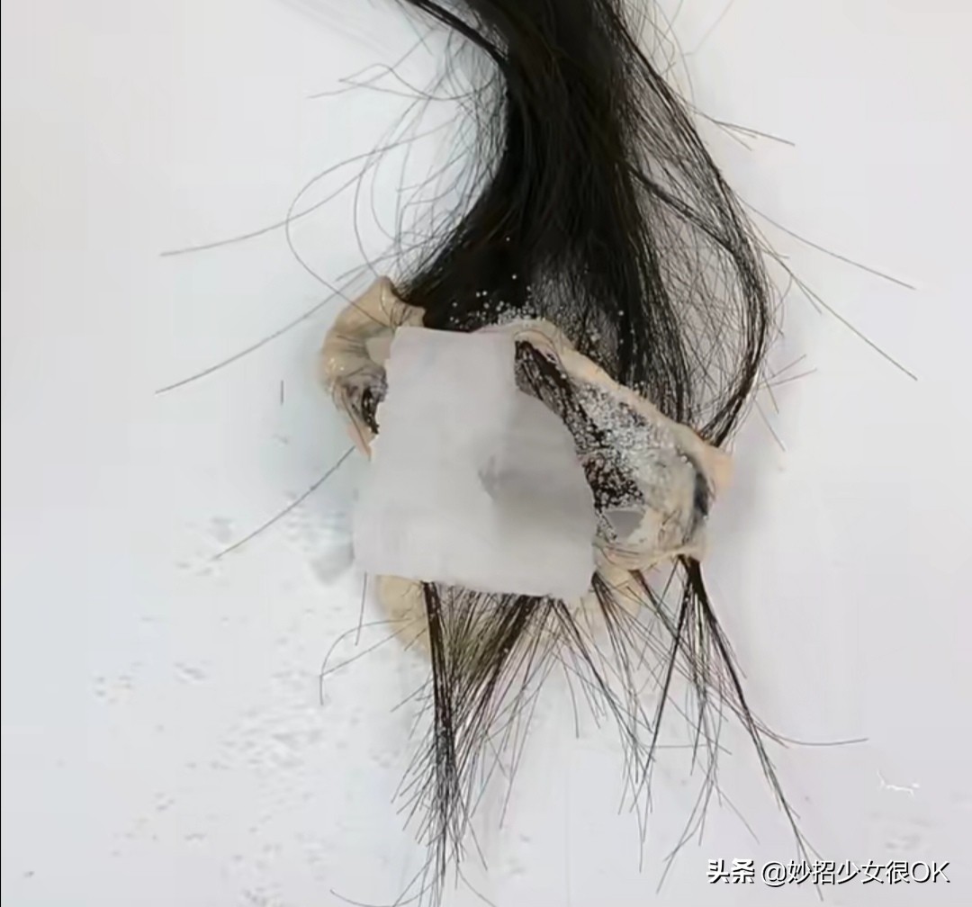 口香糖不小心粘在头发上的小妙招,小孩头发上粘了口香糖怎么去除