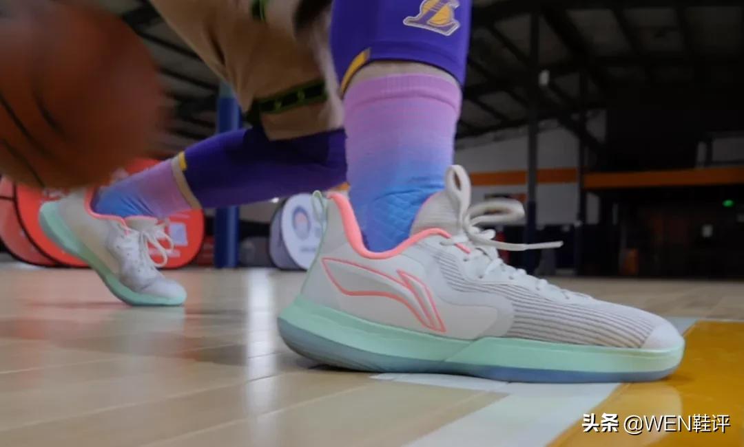 李宁lightfoam和安踏闪能,李宁闪能3.0蓝粉色测评
