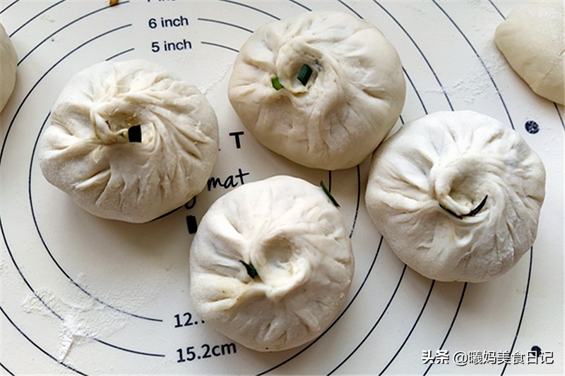 水煎包暄软不塌陷有诀窍,学会这几步,金黄有冰花,比卖的还好吃