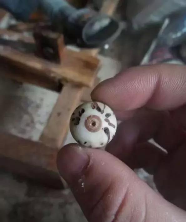 古人没有机器怎么打磨珠子,古代没有机器怎么打磨玉石珠子