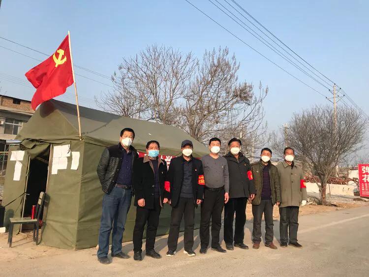 防疫党员冲锋在前当好排头兵,强化党建引领争当防疫先锋队