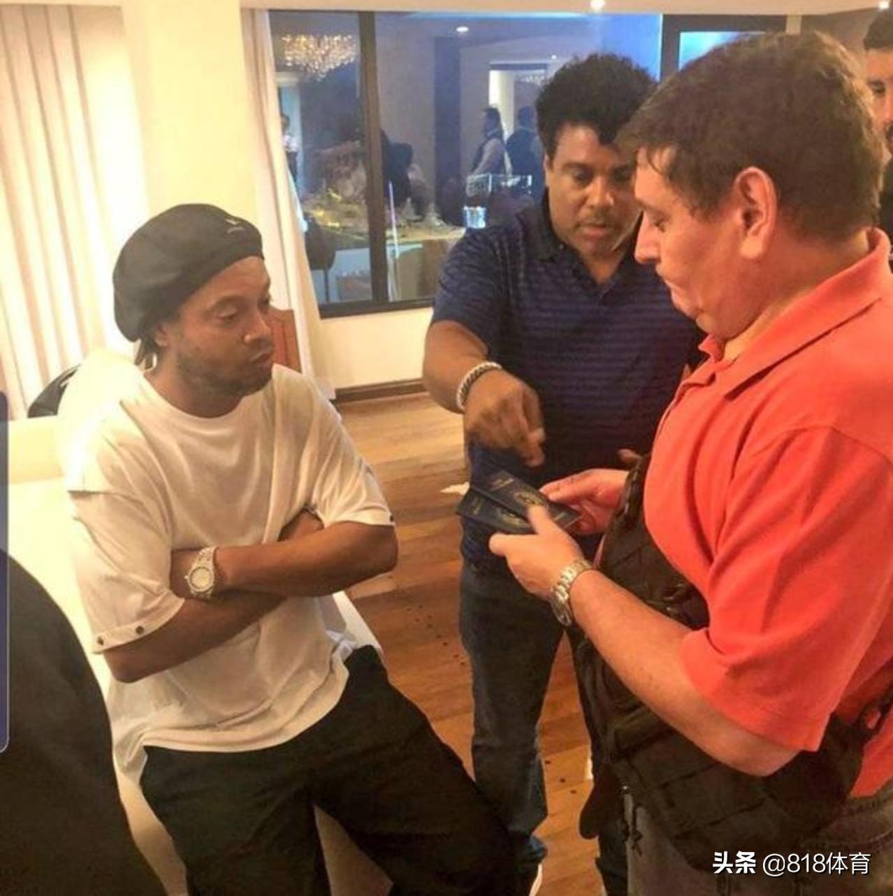 小罗为什么被巴拉圭逮捕入狱,小罗结束32天监狱生涯