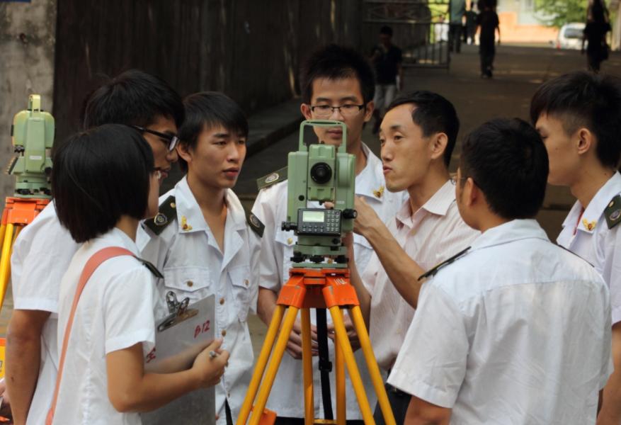 适合女生报考的专业好就业,冷门高薪适合女生的专业