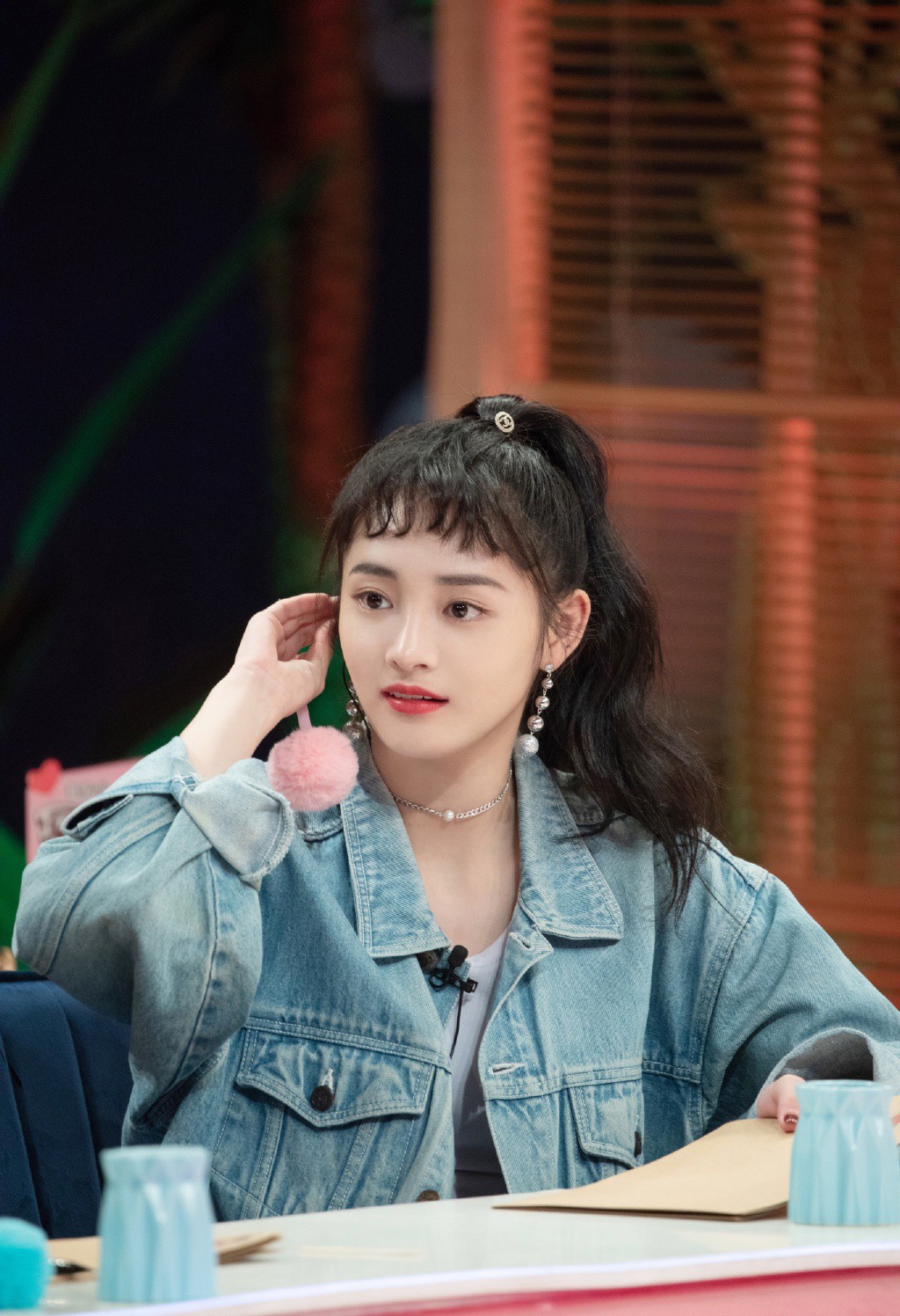 周洁琼穿基础款依旧美得与众不同,周洁琼穿高跟鞋跳舞视频