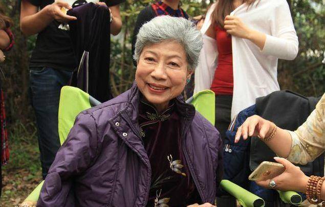 TVB*用御**“鬼婆”膝盖开刀仍隐隐作痛坚持康复训练与保持健康饮食