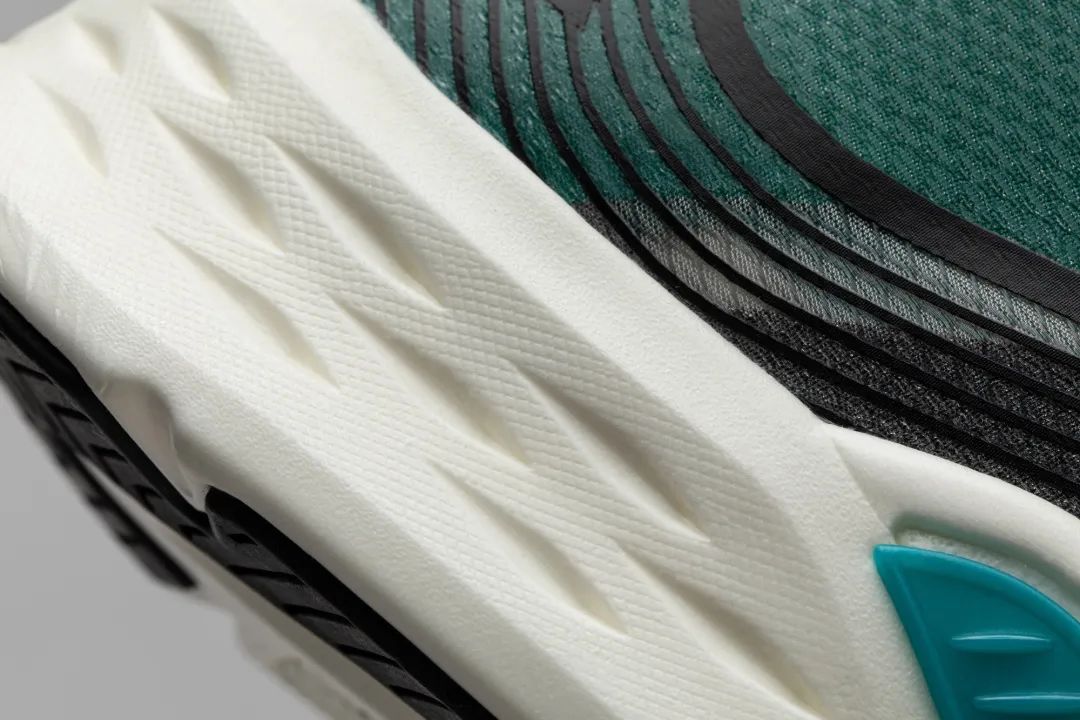 穿什么鞋跑步不磨脚,稳定性好又轻的跑鞋