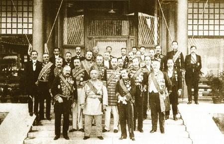 看看民国初年袁世凯与清皇室的交集溥仪最后已经彻底俯首臣服