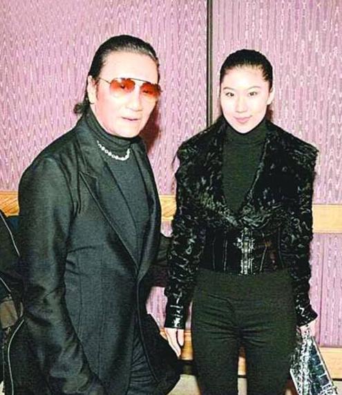 84岁谢贤穿皮衣状态好,80岁的谢贤依然帅气迷人