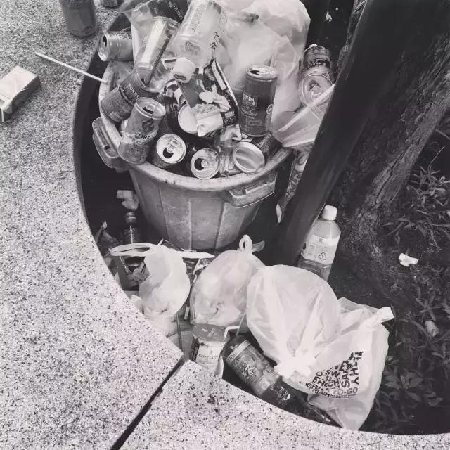 日本街头捡垃圾,日本人街头捡垃圾