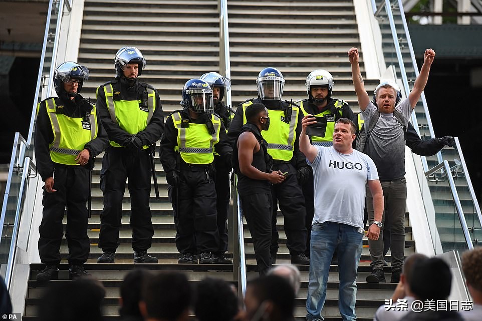浼︽暒绉嶆棌楠氫贡浜嬩欢,鑻卞浗鐖嗗彂楠氫贡瀹炲綍瑙嗛