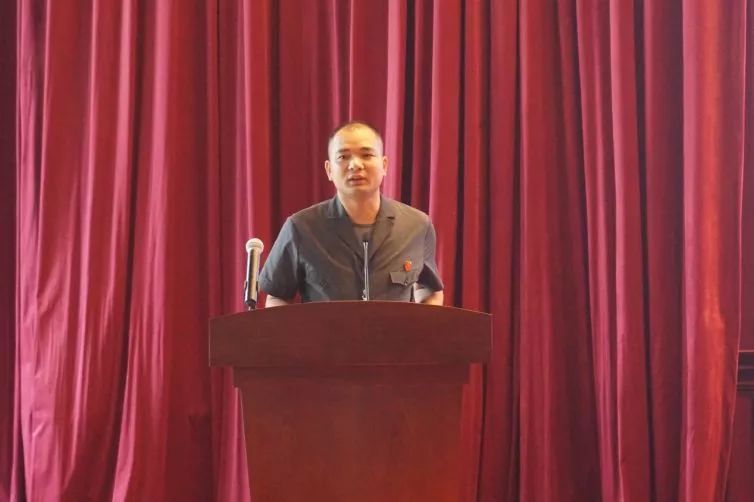 关注|领工资啦！251名工人在劳动节前收到欠薪！