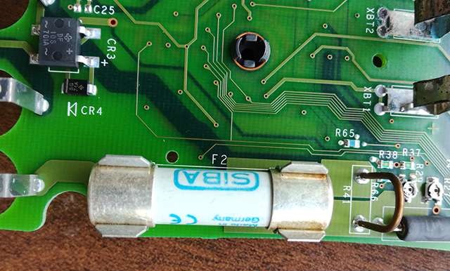 为何美国FLUKE15B比国产万用表耐用？拆机一看，你就明白了