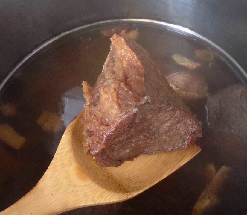 卤牛肉家常做法20斤牛肉放多少盐,卤牛肉怎样卤出来的牛肉鲜嫩好吃