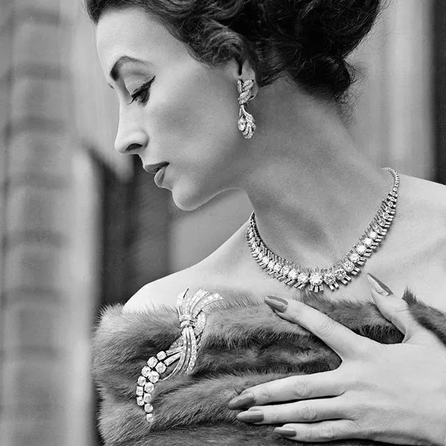 会修飞机的绝代超模，自己开公司，为何最终在小餐馆度过余生？