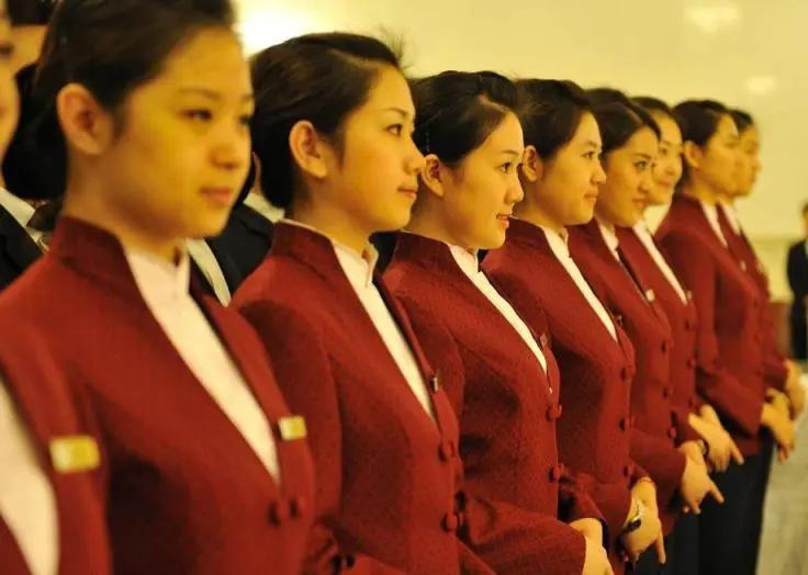 餐饮店的服务员如何提高业绩,如何管理一家门店的服务员