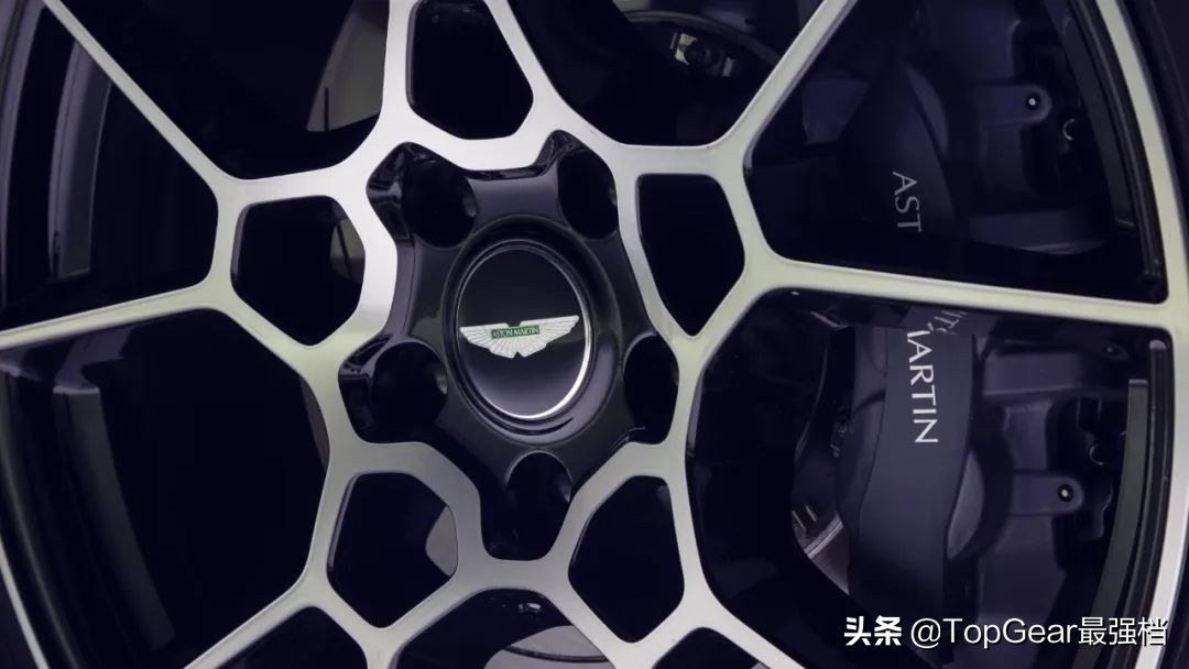 阿斯顿马丁dbx为什么贵,阿斯顿马丁dbx对宾利添越提速对比