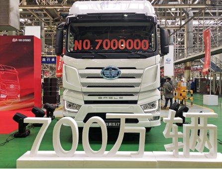 见证中国汽车70载崛起发展的视频,60年砥砺奋进沧桑巨变