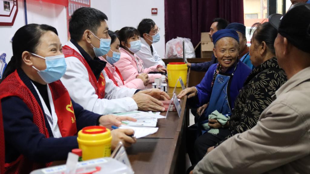 医联体单位手拉手义诊活动暖人心,贵州华夏骨科医院直播间