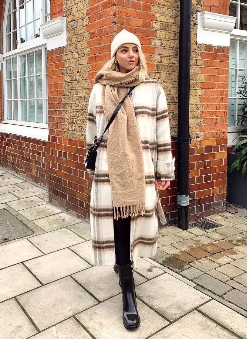 墨绿色格纹大衣怎样搭配好看,短款格纹毛呢大衣的搭配方法