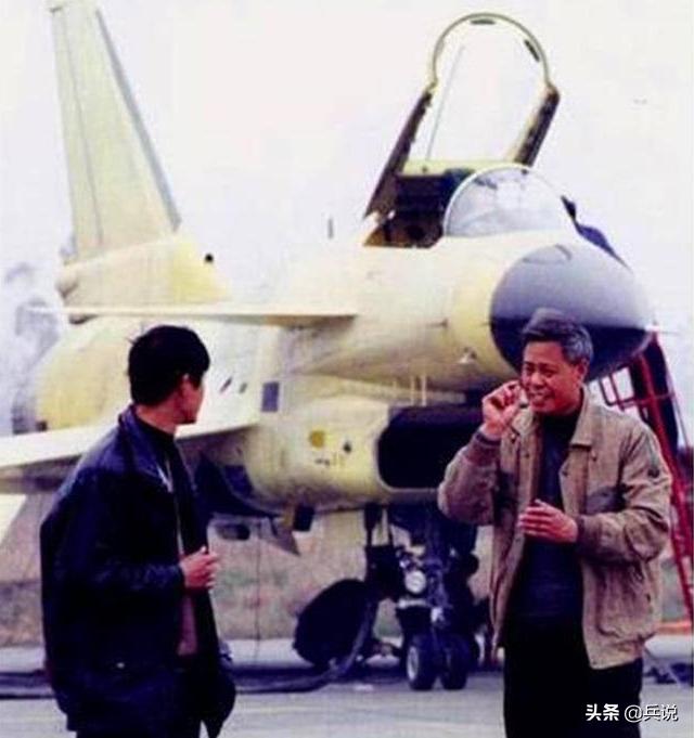 回顾歼10首飞：3秒钟，漏3滴油，总师宋文骢彻夜不眠
