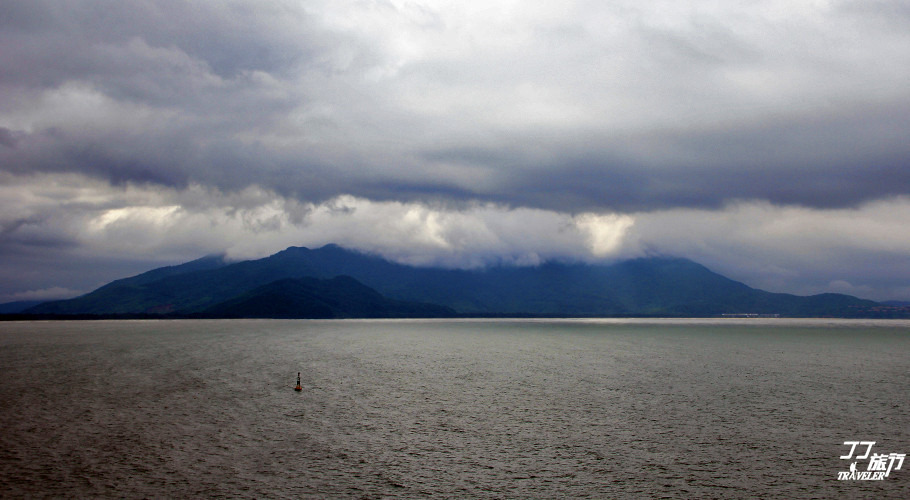 波澜不惊可以形容水面吗,描述海上邮轮的感觉