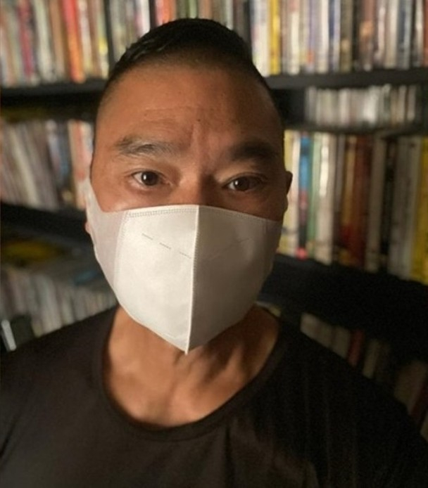 在家吃中药自救！香港明星设计师确诊3天仍未获医院收治：一直等