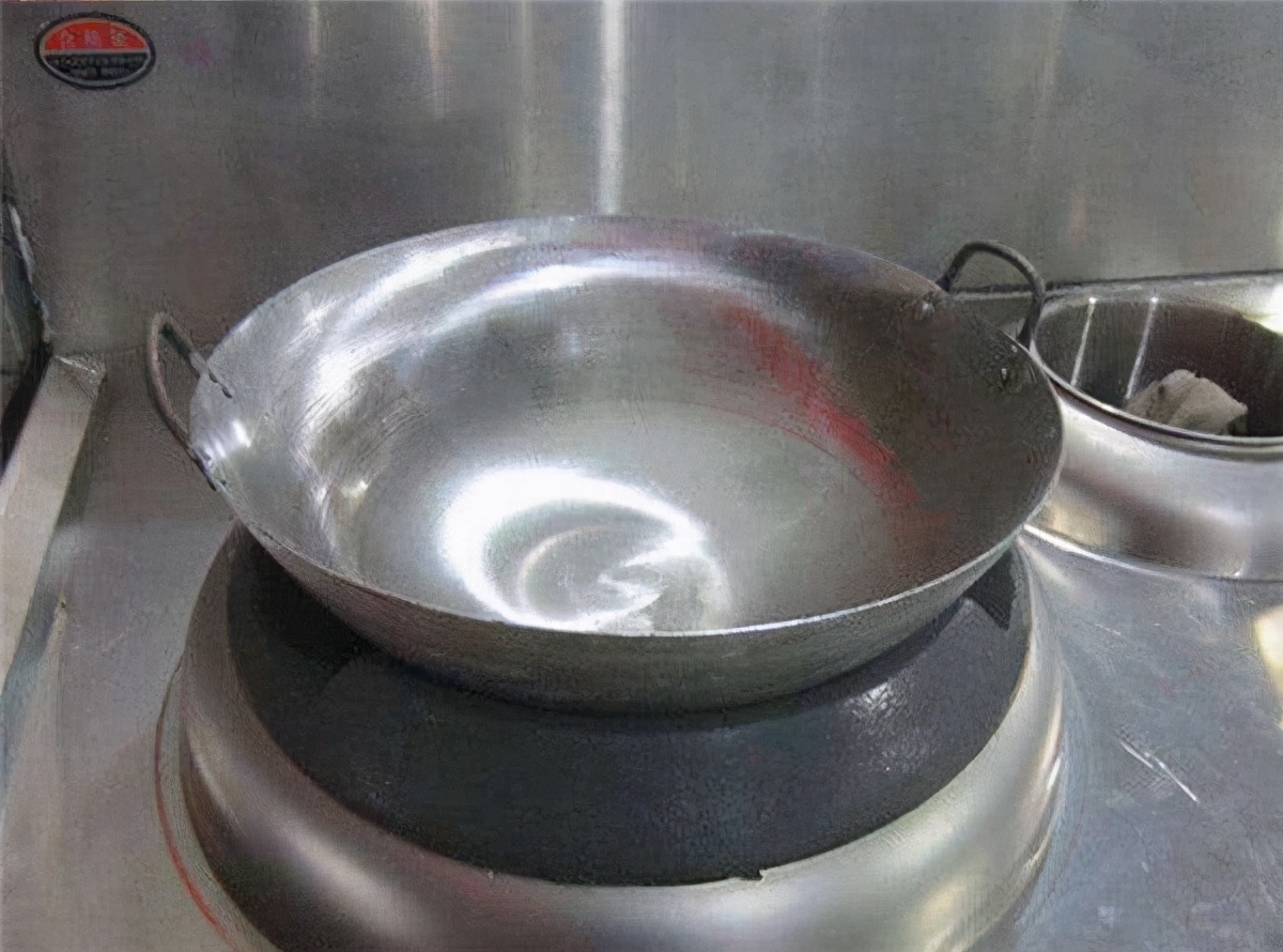 为什么南方厨师用锅,为什么厨师用的锅没把手